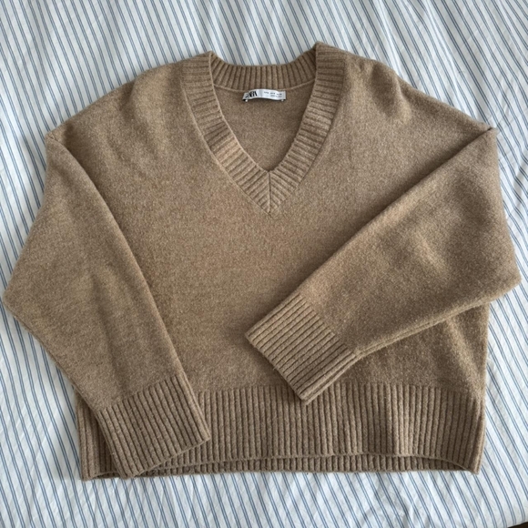 Zara Sweaters - Zara V-Neck Sweater